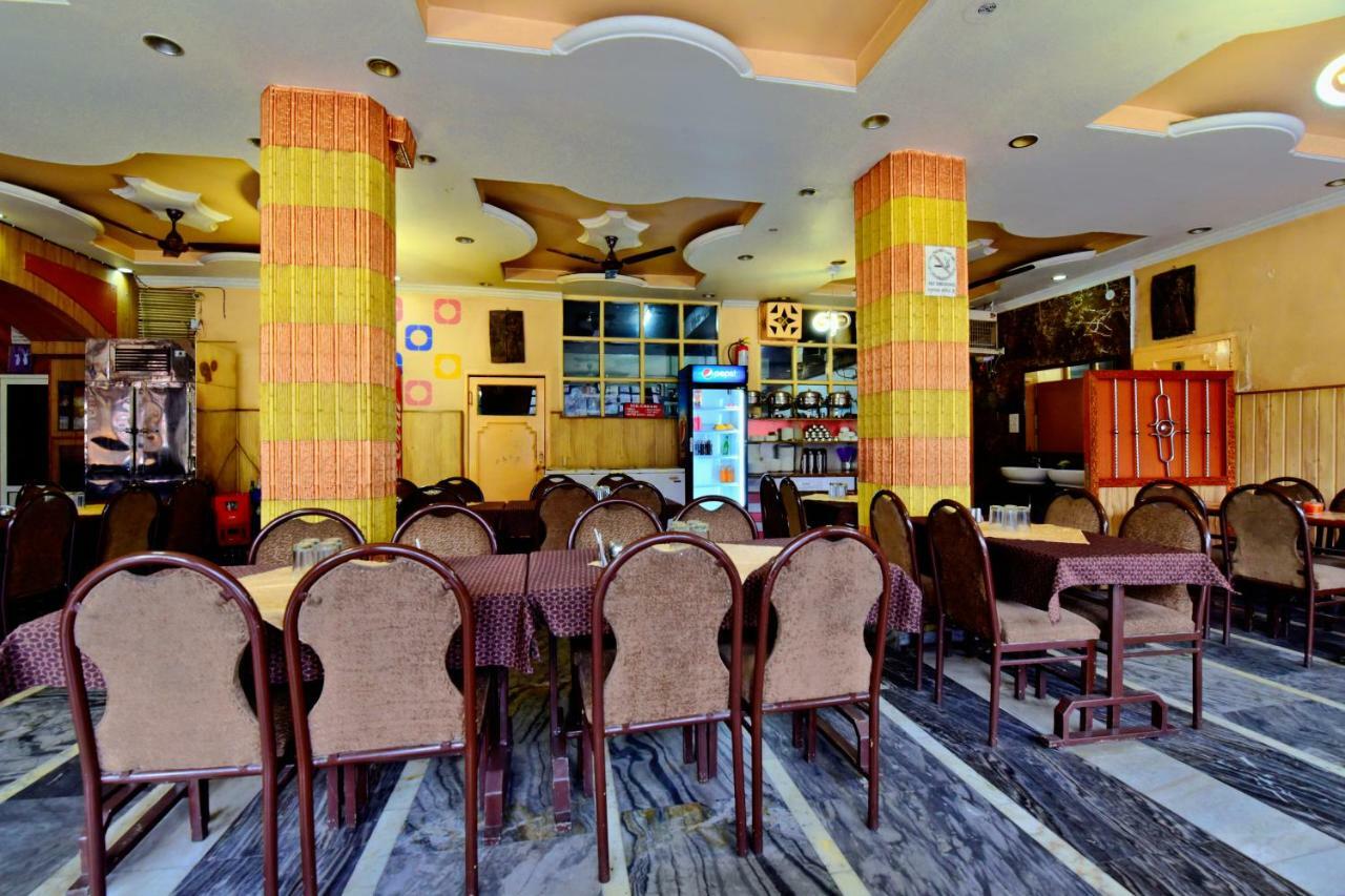 Oyo 26909 Hotel Paras Mandi Buitenkant foto