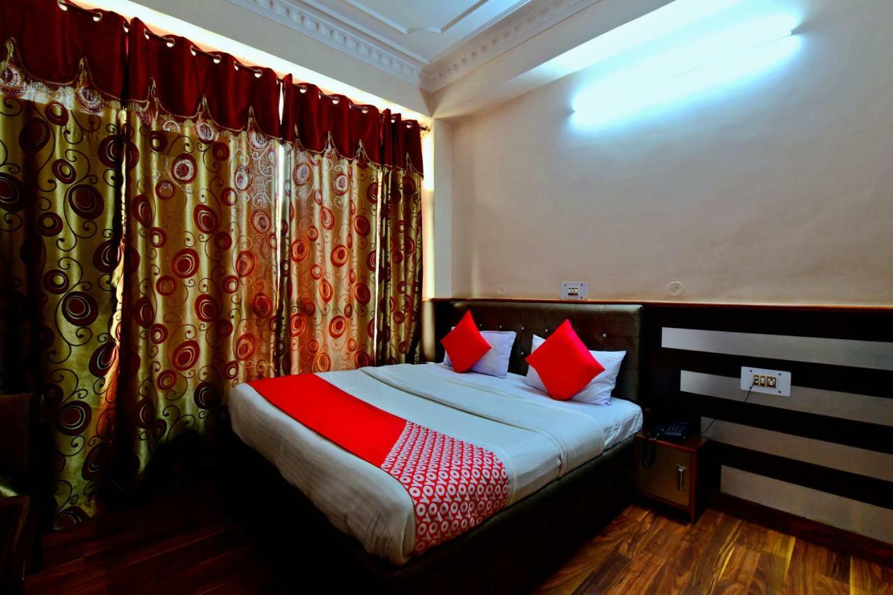 Oyo 26909 Hotel Paras Mandi Buitenkant foto