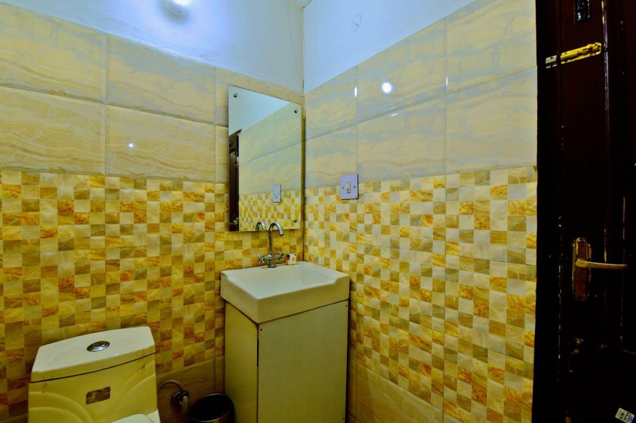 Oyo 26909 Hotel Paras Mandi Buitenkant foto