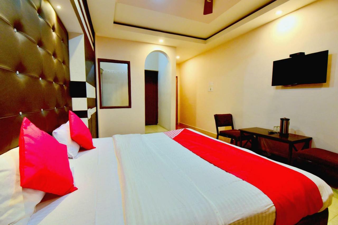 Oyo 26909 Hotel Paras Mandi Buitenkant foto