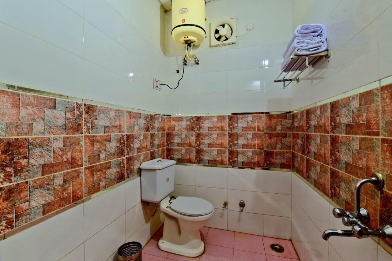 Oyo 26909 Hotel Paras Mandi Buitenkant foto