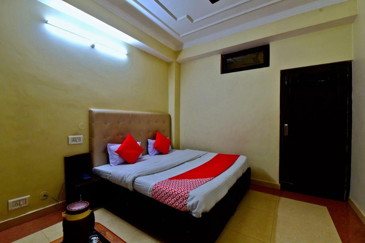 Oyo 26909 Hotel Paras Mandi Buitenkant foto