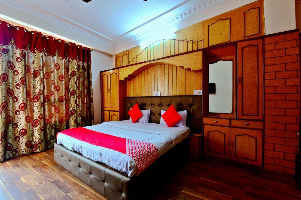 Oyo 26909 Hotel Paras Mandi Buitenkant foto